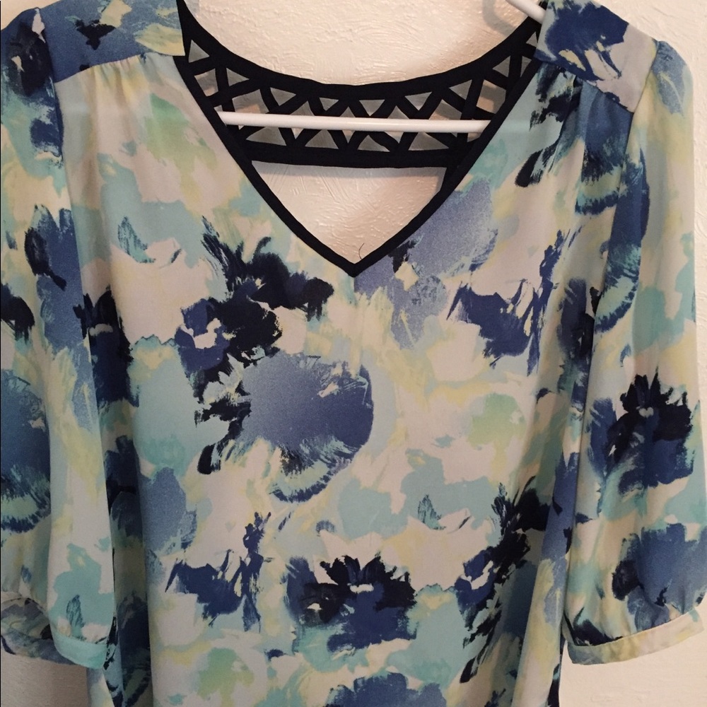 🦋 Blue Floral 3/4 Sleeve Top